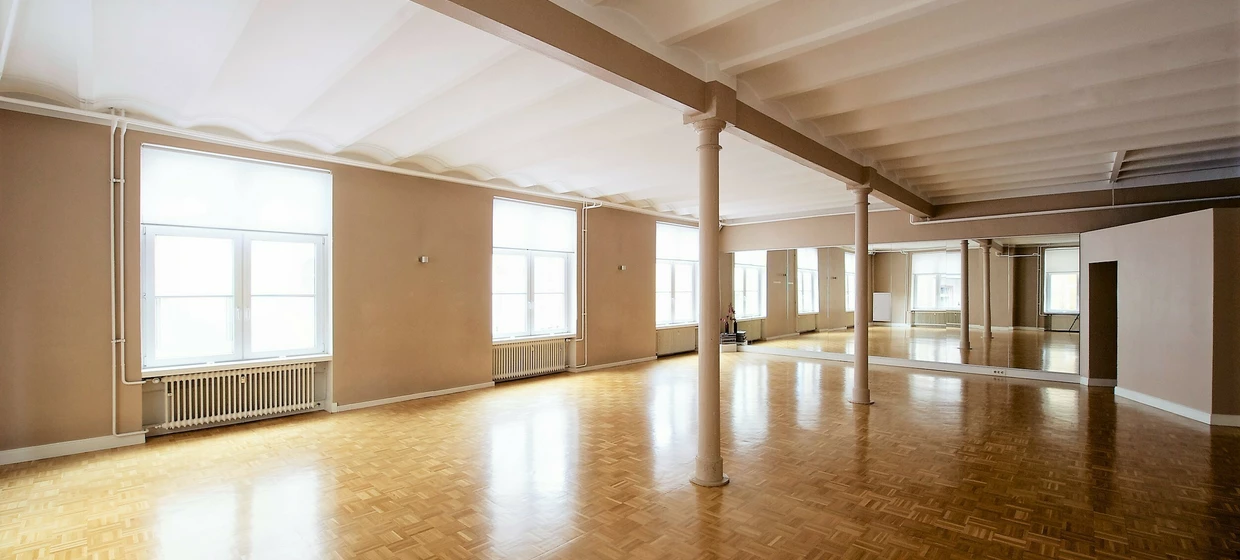 Helles Saulenstudio Frankfurt Balance Yoga Frankfurt City In Frankfurt Mieten Bei Event Inc