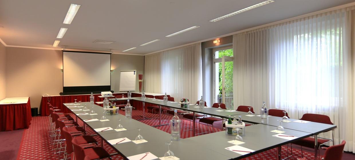 Savoy Hotel Berlin – Conference & Restaurant Weinrot 3