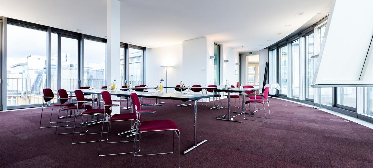 Savoy Hotel Berlin – Conference & Restaurant Weinrot 1