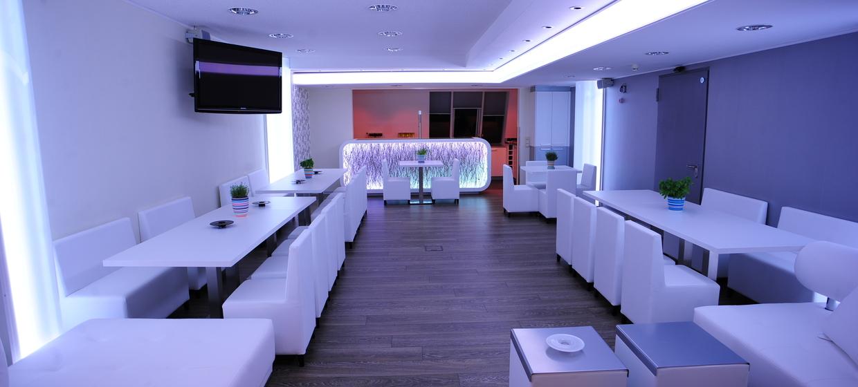 White Lounge 3