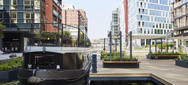 An intimate floating event space in central london 1