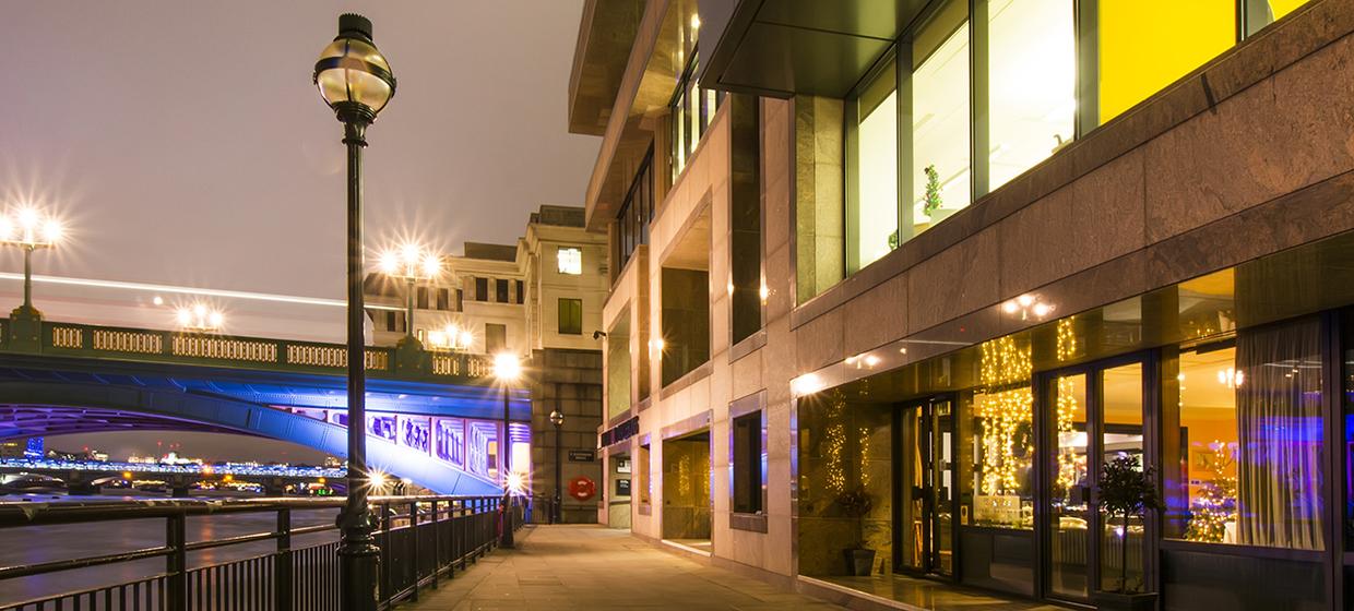 Venue on the bank of the Thames 8