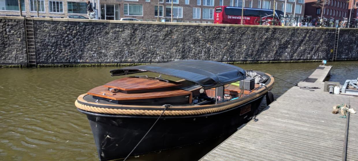 Drijvende Zakelijke Vergaderlocatie op Amsterdams water 1