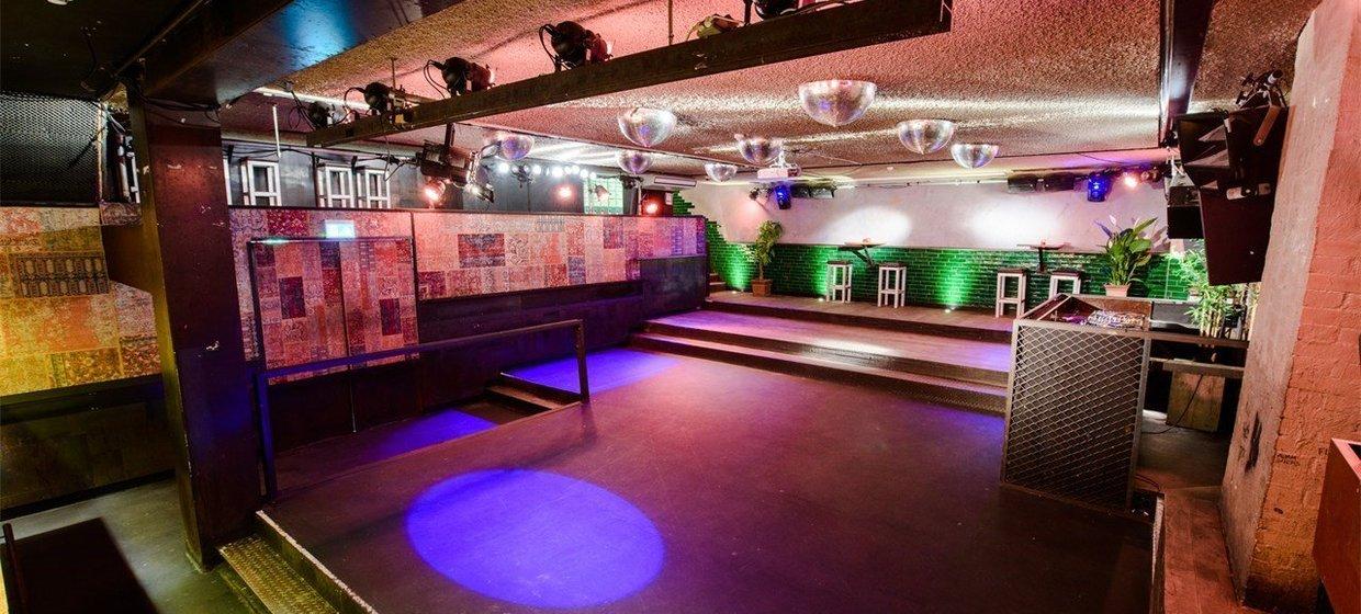 Centraal Gelegen Nachtclub en Sociëteit  9