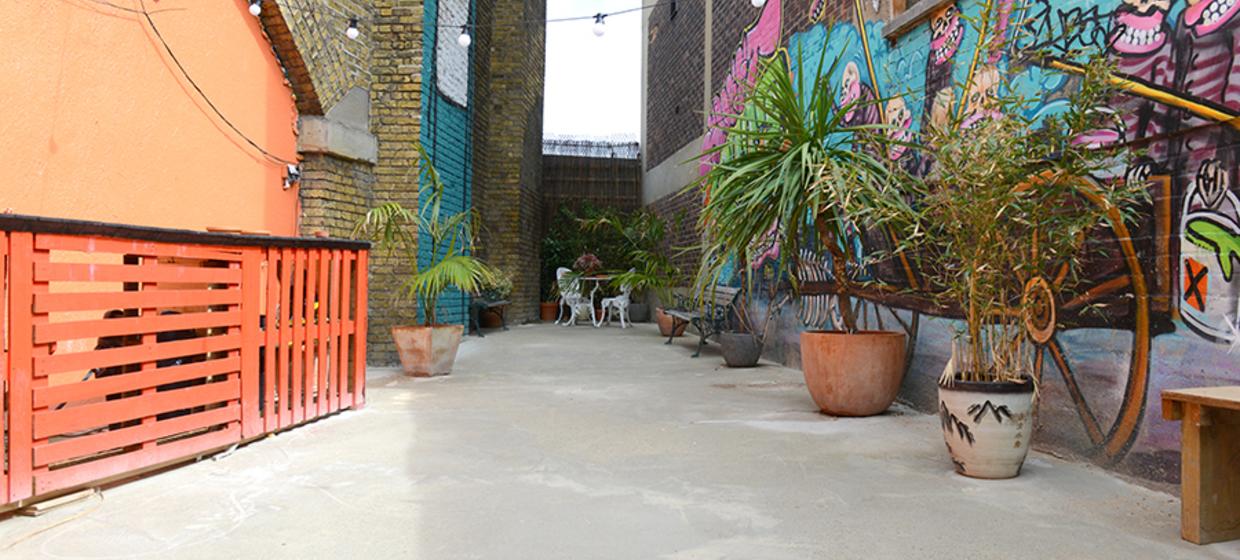 A Converted Railway Arch in East London 5