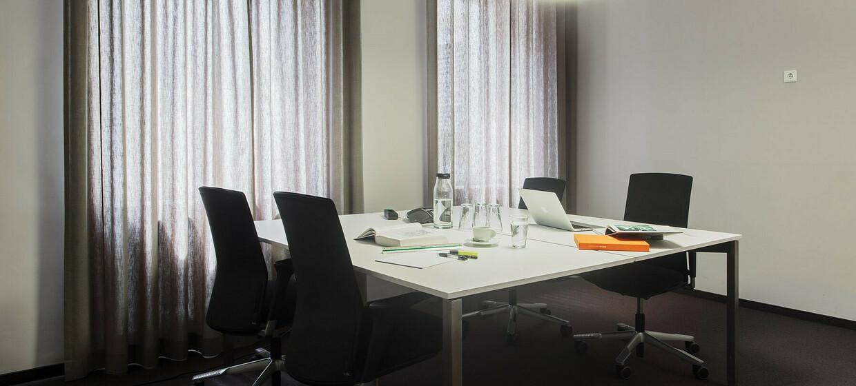 MEET/N/WORK Frankfurt GmbH - Roundtable 1