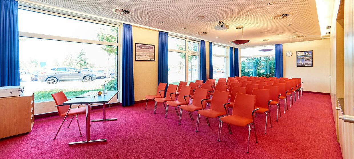 Holiday Inn Berlin Airport & Conference Centre 13