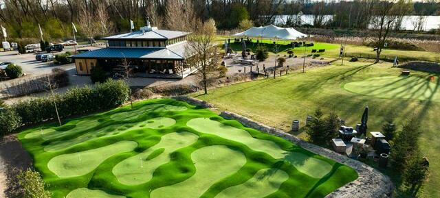 Golf Lounge Resort 9