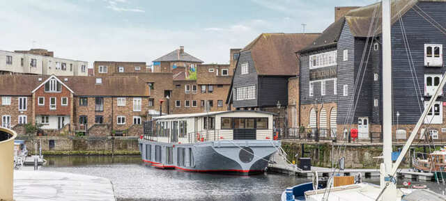 stylish and multifunctional eventboat near Tower Bridge 18