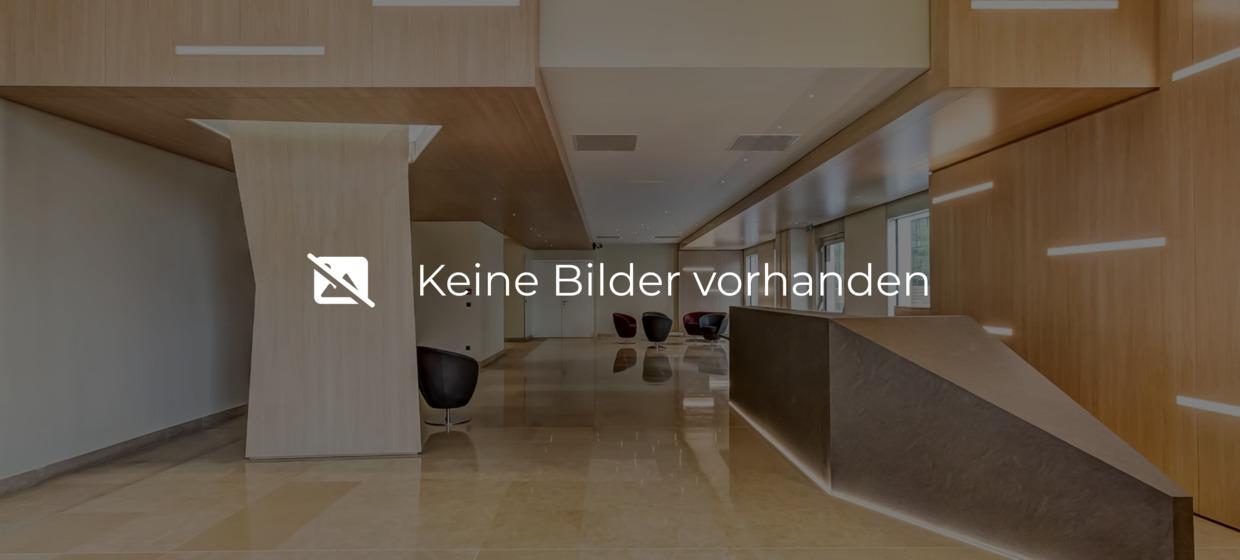 Hotel mit Bibliothek und Konferenzraum 1