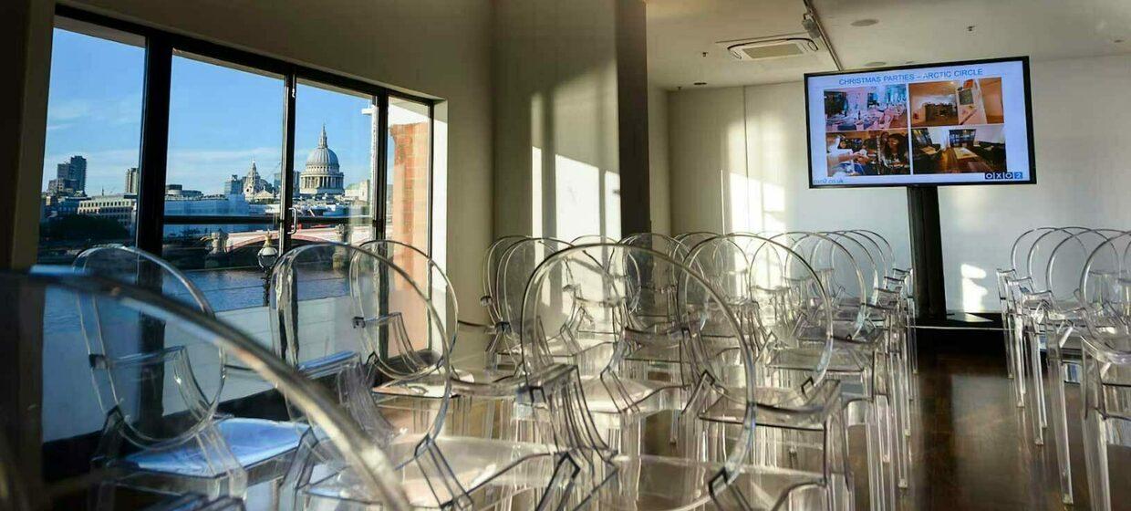 Iconic event space with panoramic views across the Thames 1