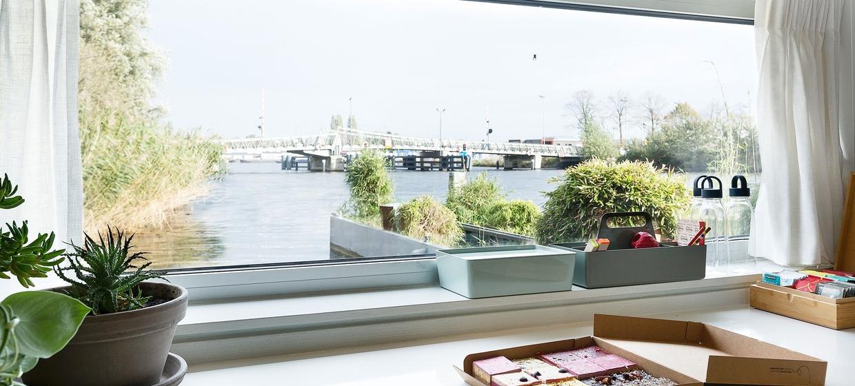 Inspirerende Duurzame Woonboot in Amsterdam Noord 11