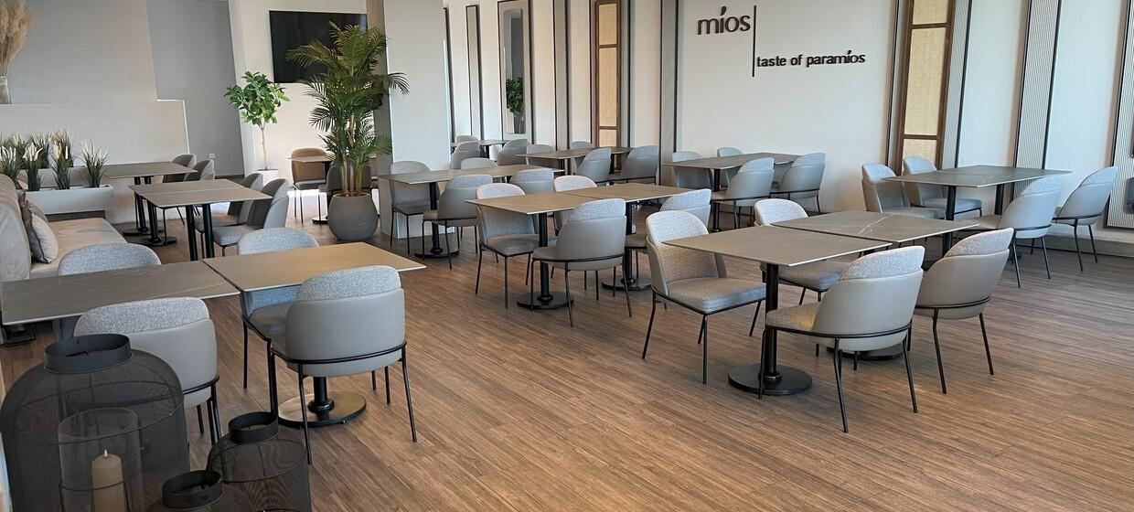 Mios Restaurant & Lounge 9