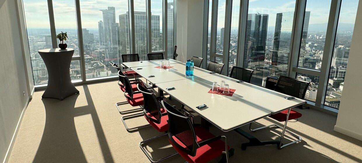 K-1 BusinessClub Main Tower Mainhattan 1