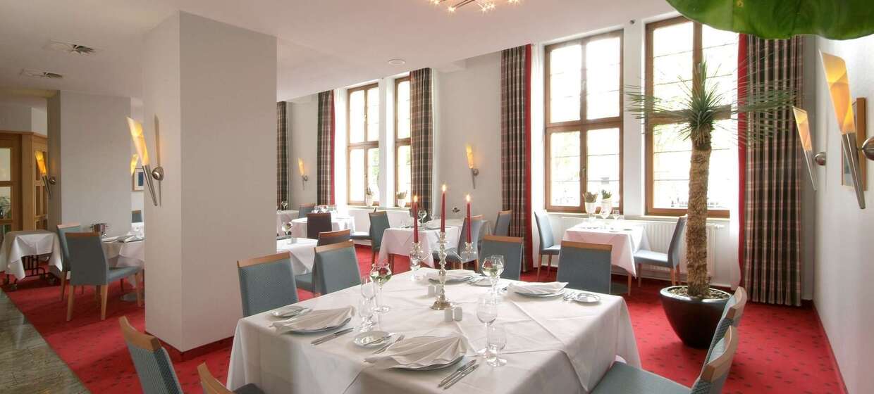 Hotel mit Restaurant, Bar, und Garten. 26