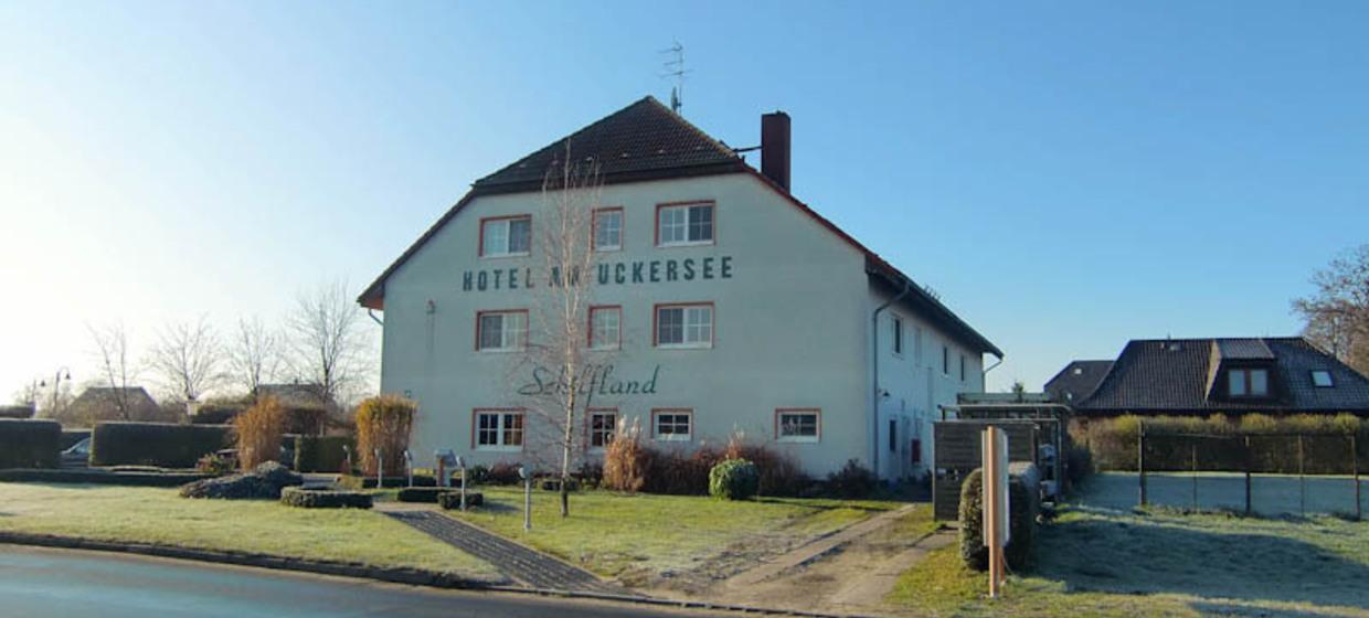 Hotel am See mit umfangreichen Annehmlichkeiten 1