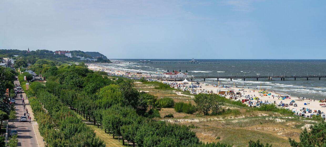 Strandhotel mit Wellnessbereich und Gastronomie 12