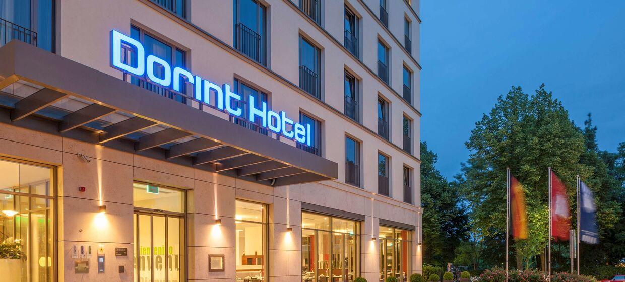 Hotel mit Fitnessstudio, Sauna, Restaurant, Bar 4