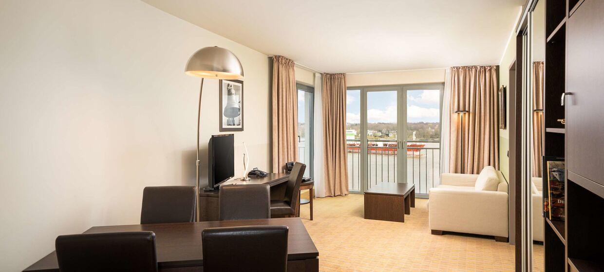 Hotel an der Elbe mit Hafenblick 22