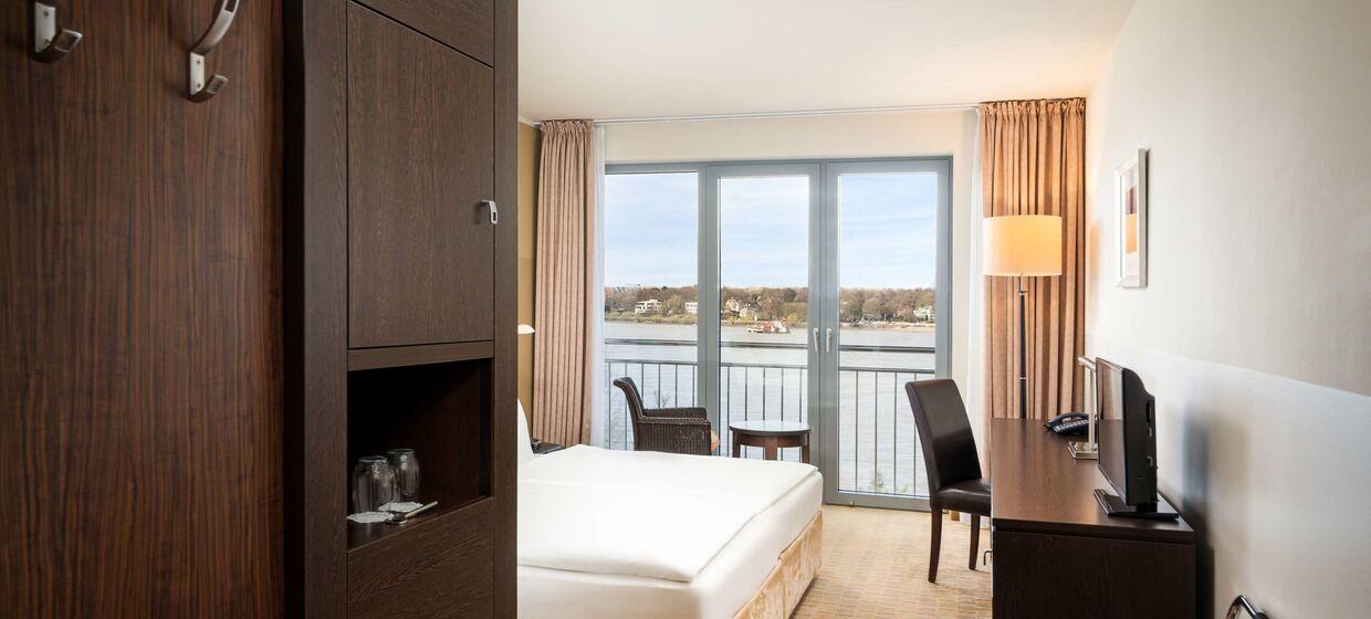 Hotel an der Elbe mit Hafenblick 30