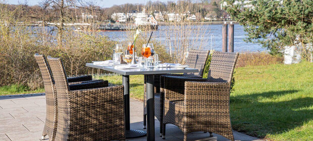 Hotel an der Elbe mit Hafenblick 45