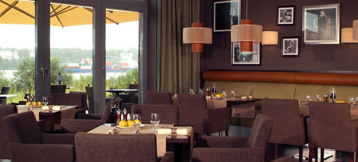 Hotel an der Elbe mit Hafenblick 52