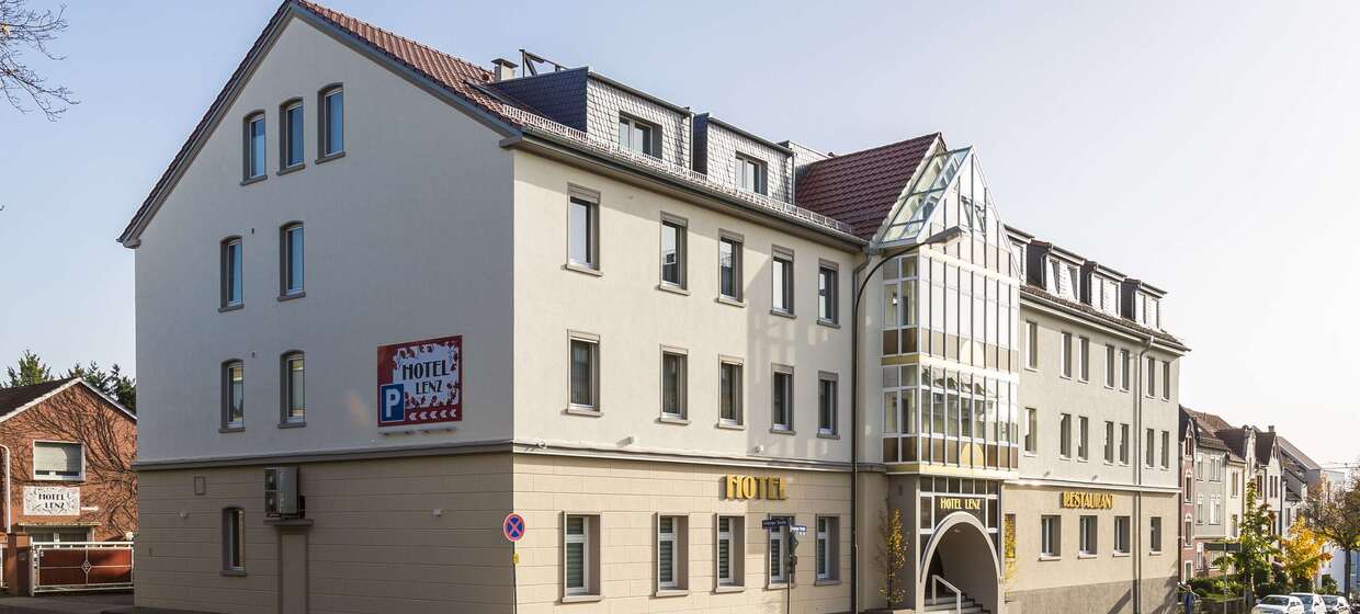 Hotel mit Pools, Fitnessstudio, Restaurant, Bar 1