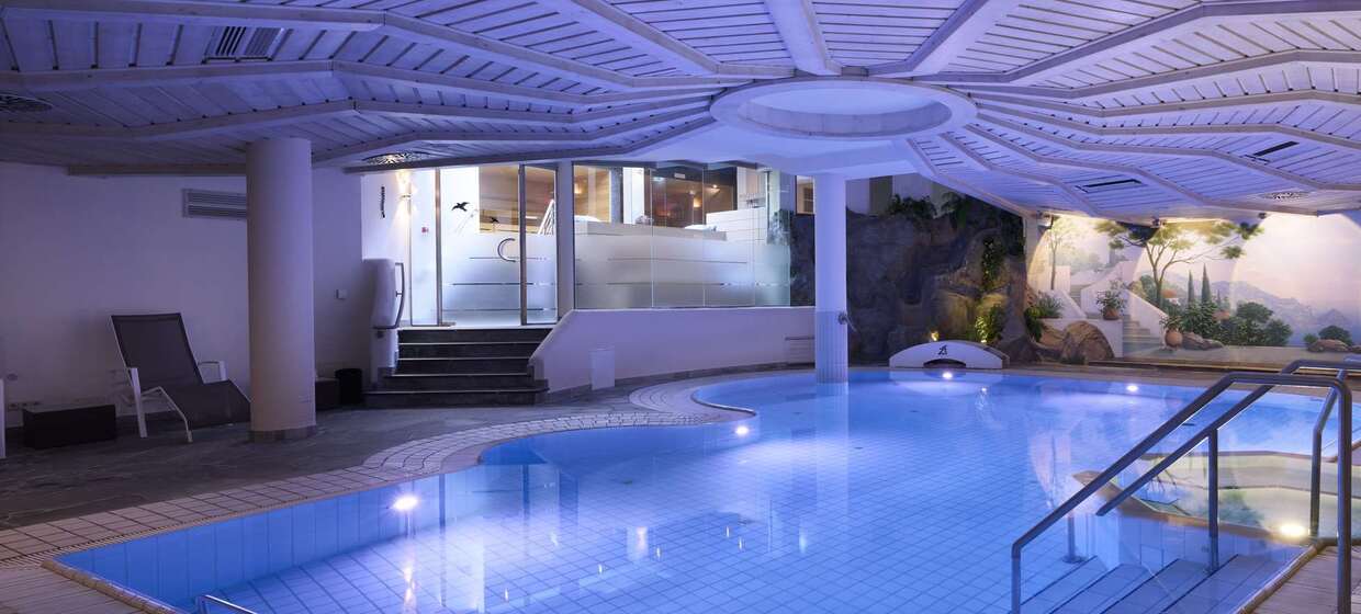 Modernisiertes Hotel mit Pool, Restaurant, Spa 8