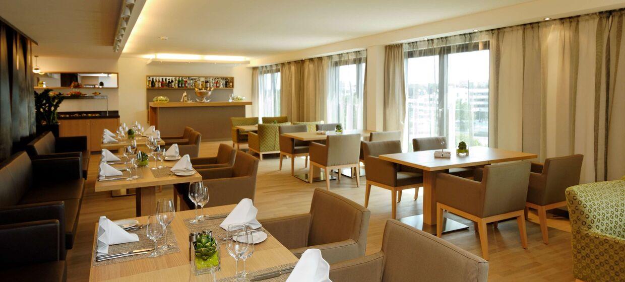 Zentrales Hotel, modern, Restaurant und Spa. 25