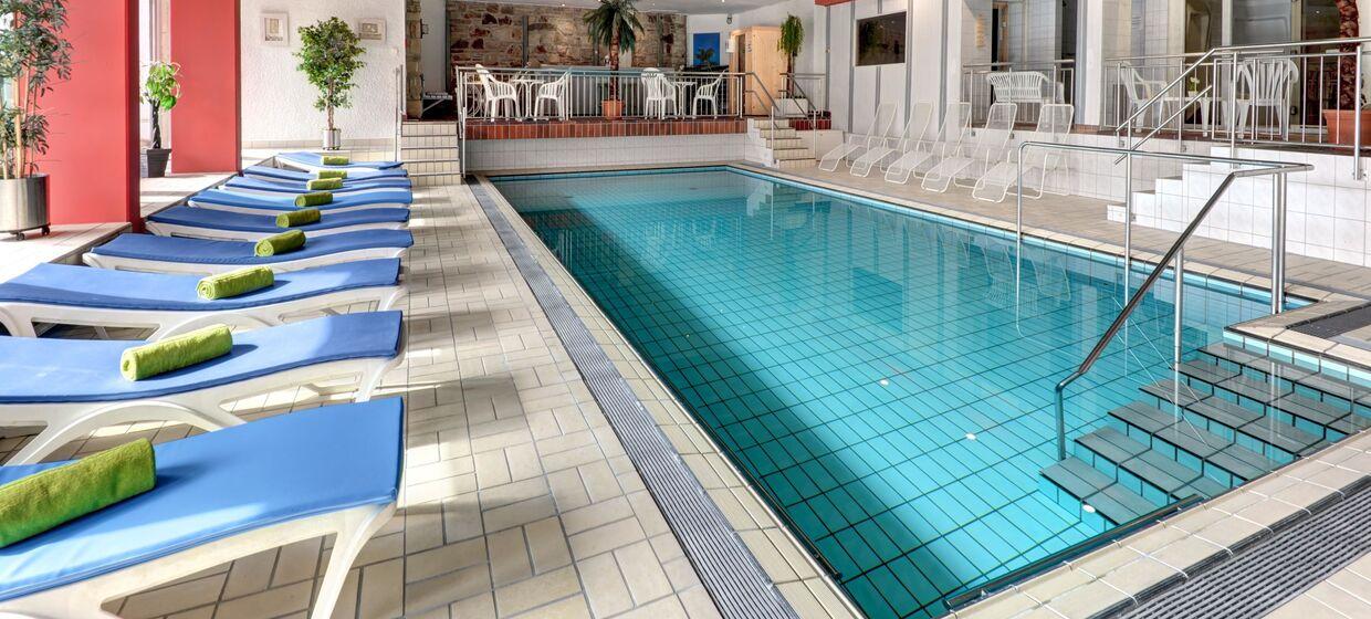 Modernisiertes Hotel mit Pool und Sauna 7