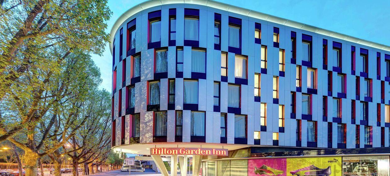 Hilton Garden Inn Stuttgart NeckarPark 10