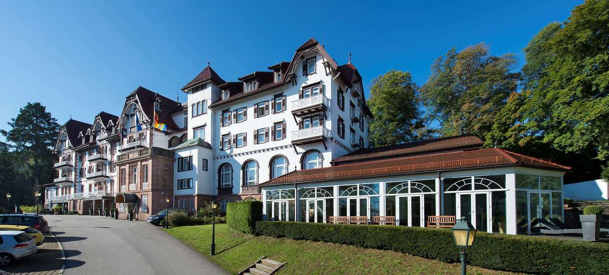 Luxuriöses Hotel mit Park, Pools, Spa 1