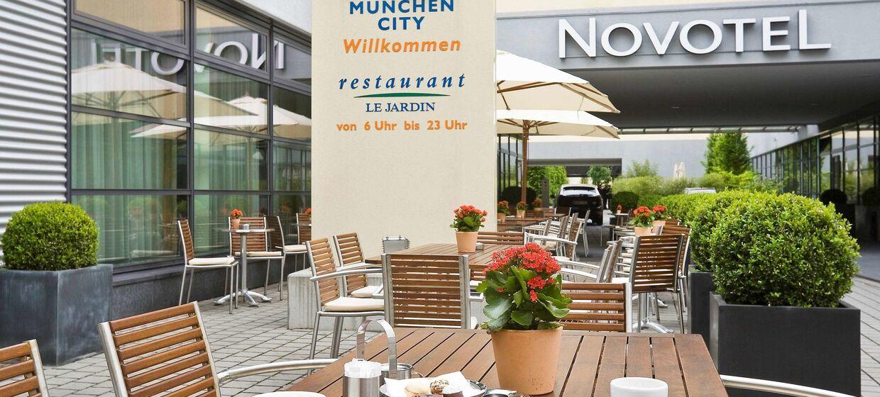 Mitten in München, modernes Hotel, Pool 23