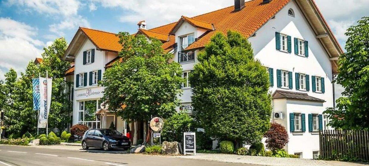 Hotel mit Garten, Wellnessbereich und Restaurant 1