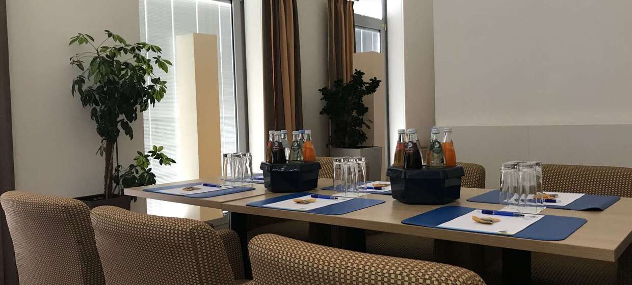 Konferenzhotel mit Bar und Fitnessstudio 14