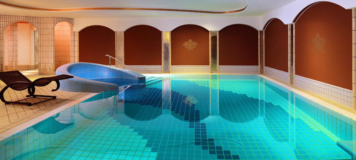 Stadtnahes Hotel mit Pool und Spa 45