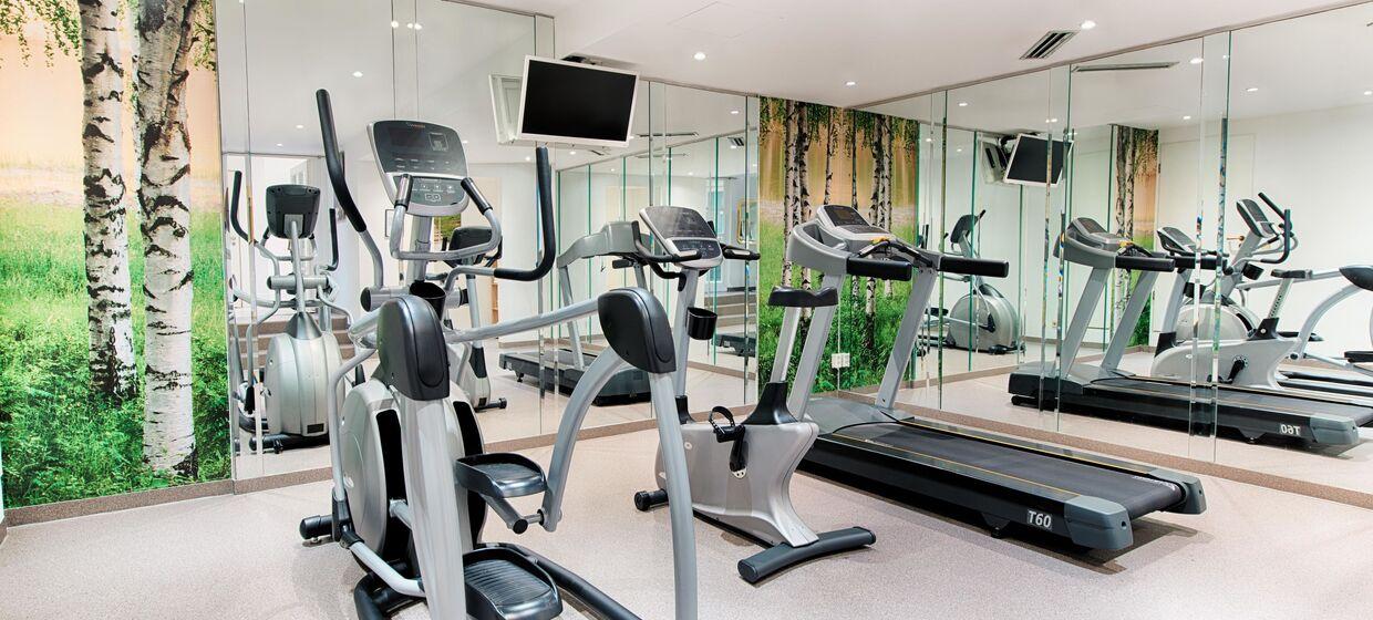 Businesshotel mit Fitnessstudio und Sauna 21