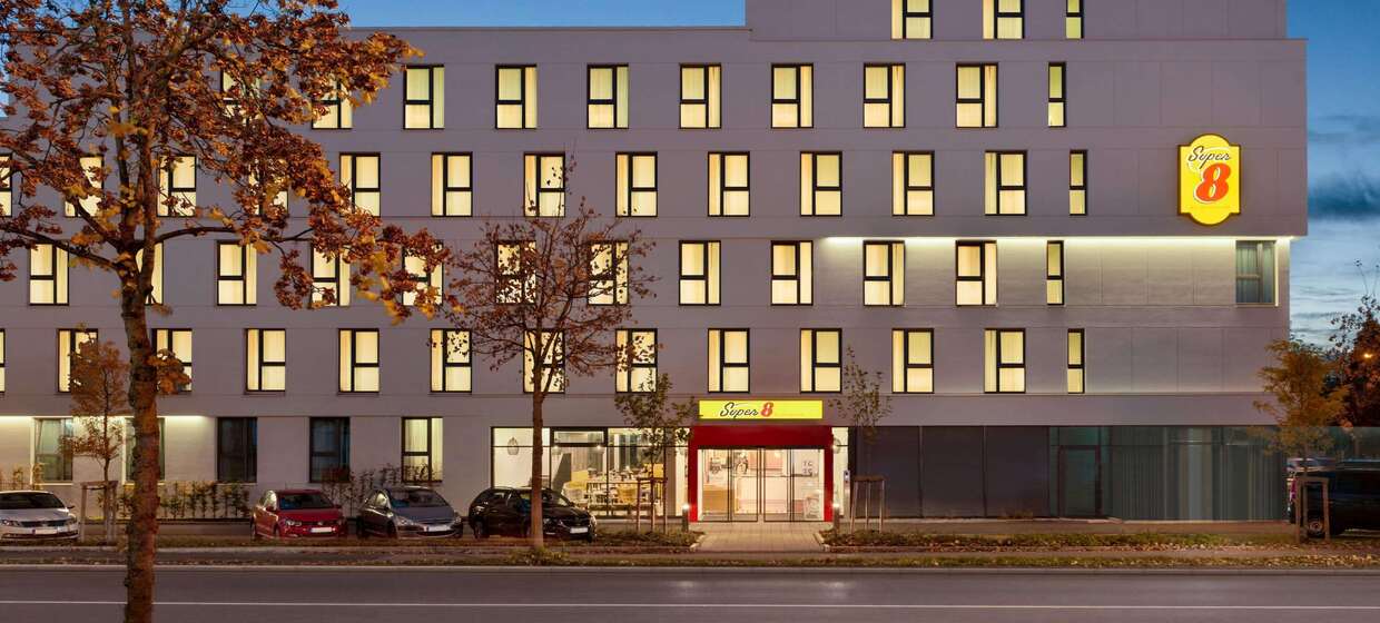 Hotel mit Restaurant, Bar und Fitnessstudio 3