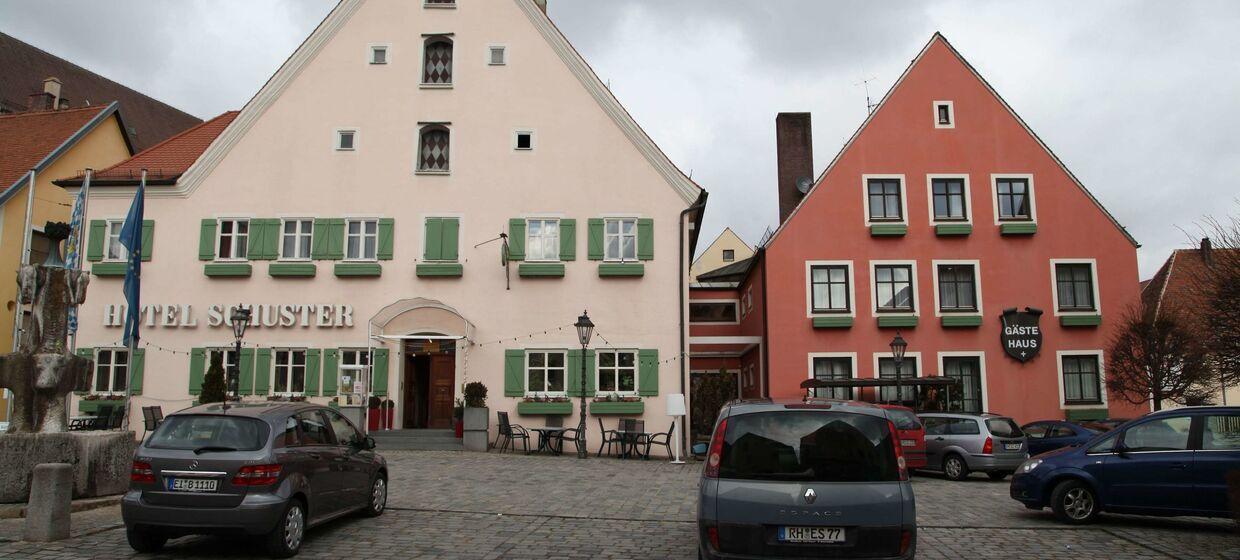 Hotel mit Pool, Restaurant und Sauna 1