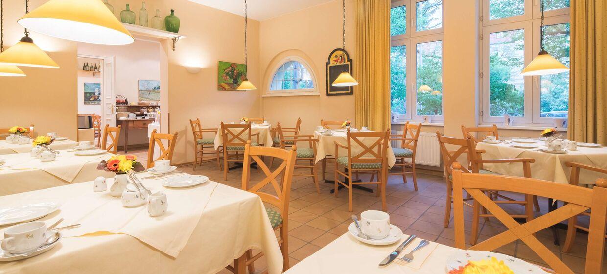 Zentral Lage, 65 Zimmer, Restaurant, Sauna 17