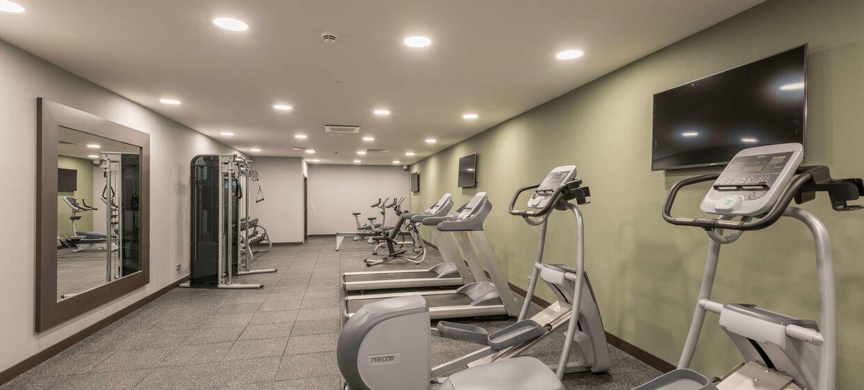 Im Zentrum Frankfurts mit Pools und Fitness. 13