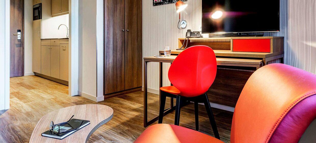 Apartmenthotel mit Rezeption, Café und Bar 40