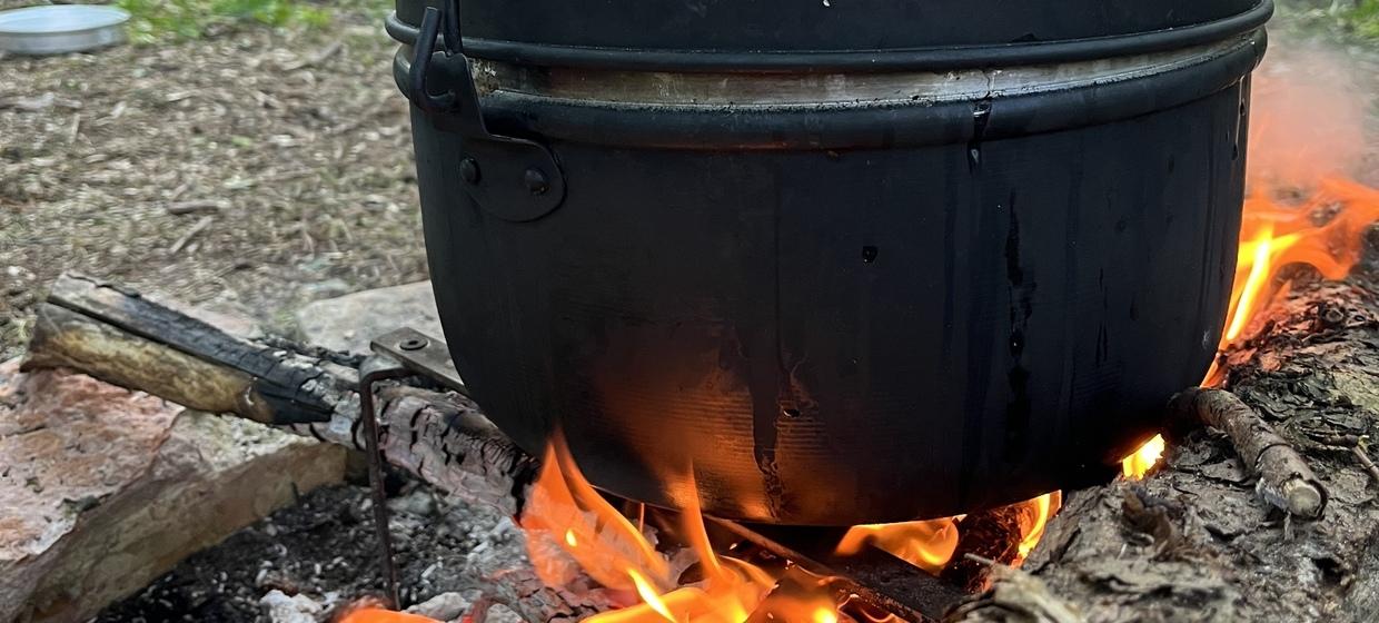 Gemeinsam Kochen am Feuer: Kreativität, Teamgeist und Genuss in der Natur 2