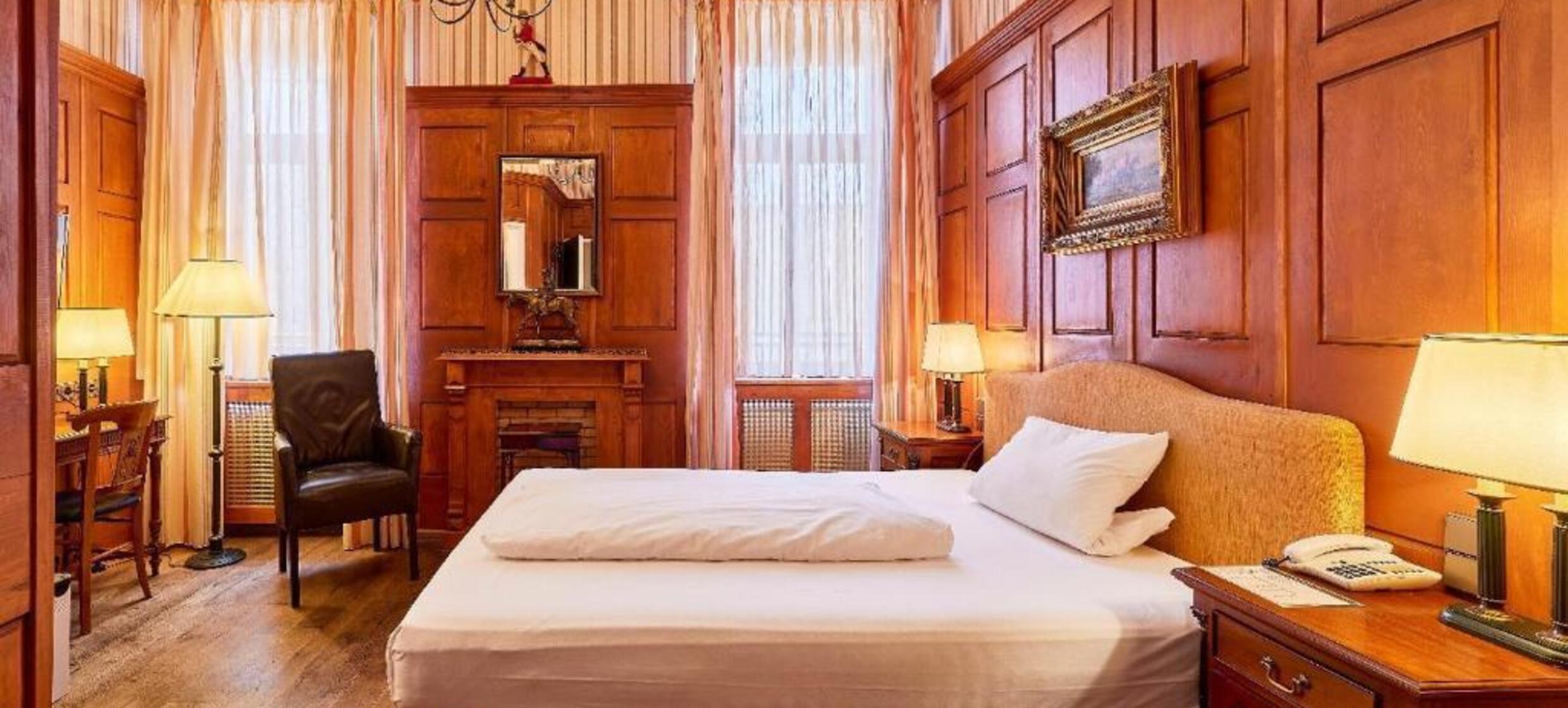 Hip-Hotel 1