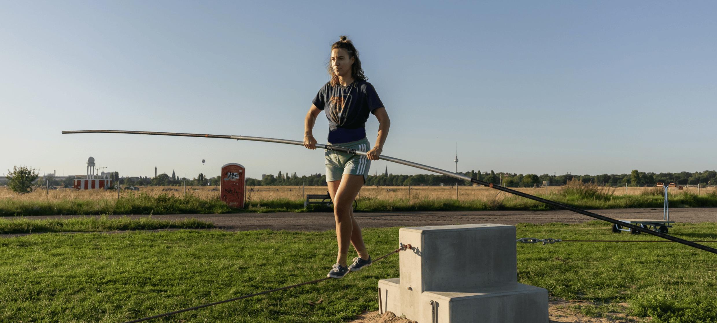 Highwire Team-Balance auf dem Tempelhofer Feld 2