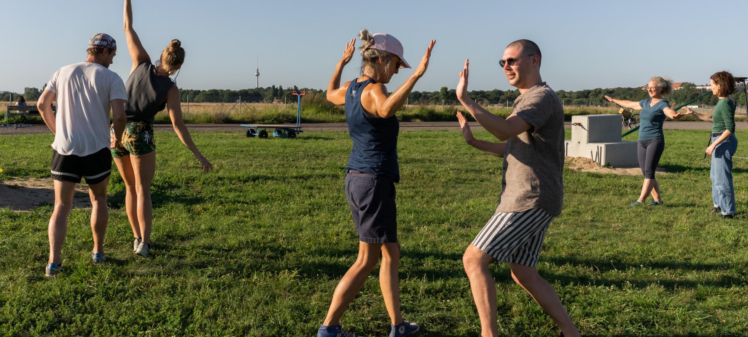 Highwire Team-Balance auf dem Tempelhofer Feld 4