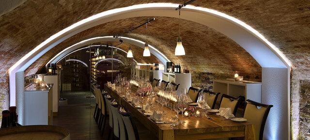 Weinprobe mit Menü im Weinkeller des Kastens Hotels Luisenhof in Kastens Hotel Luisenhof / Hannover 2