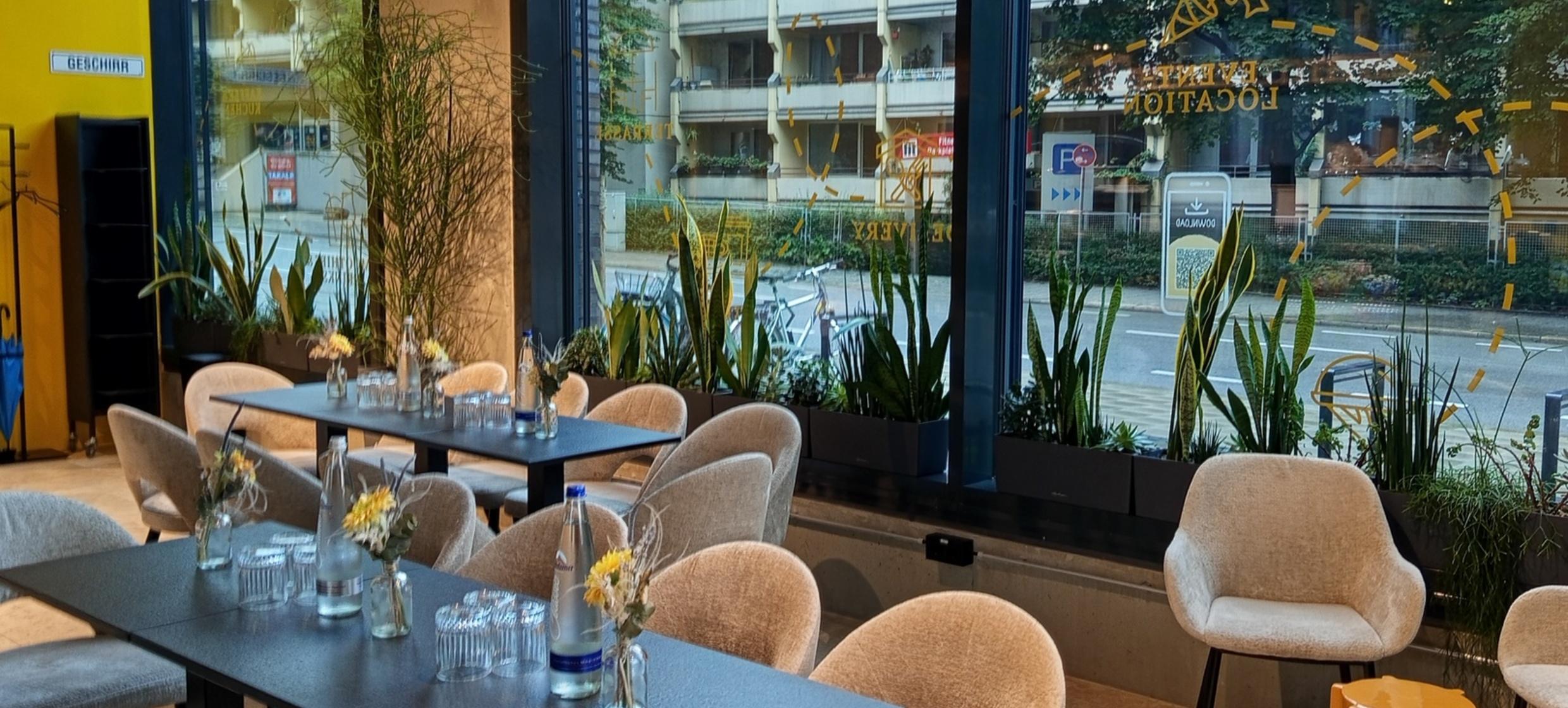 Geburtstagsfeier im MocCafé mit eigenem Essen in MoCCafé / München 1
