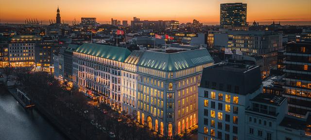 Fairmont Hotel Vier Jahreszeiten in Hamburg / Neustadt 14