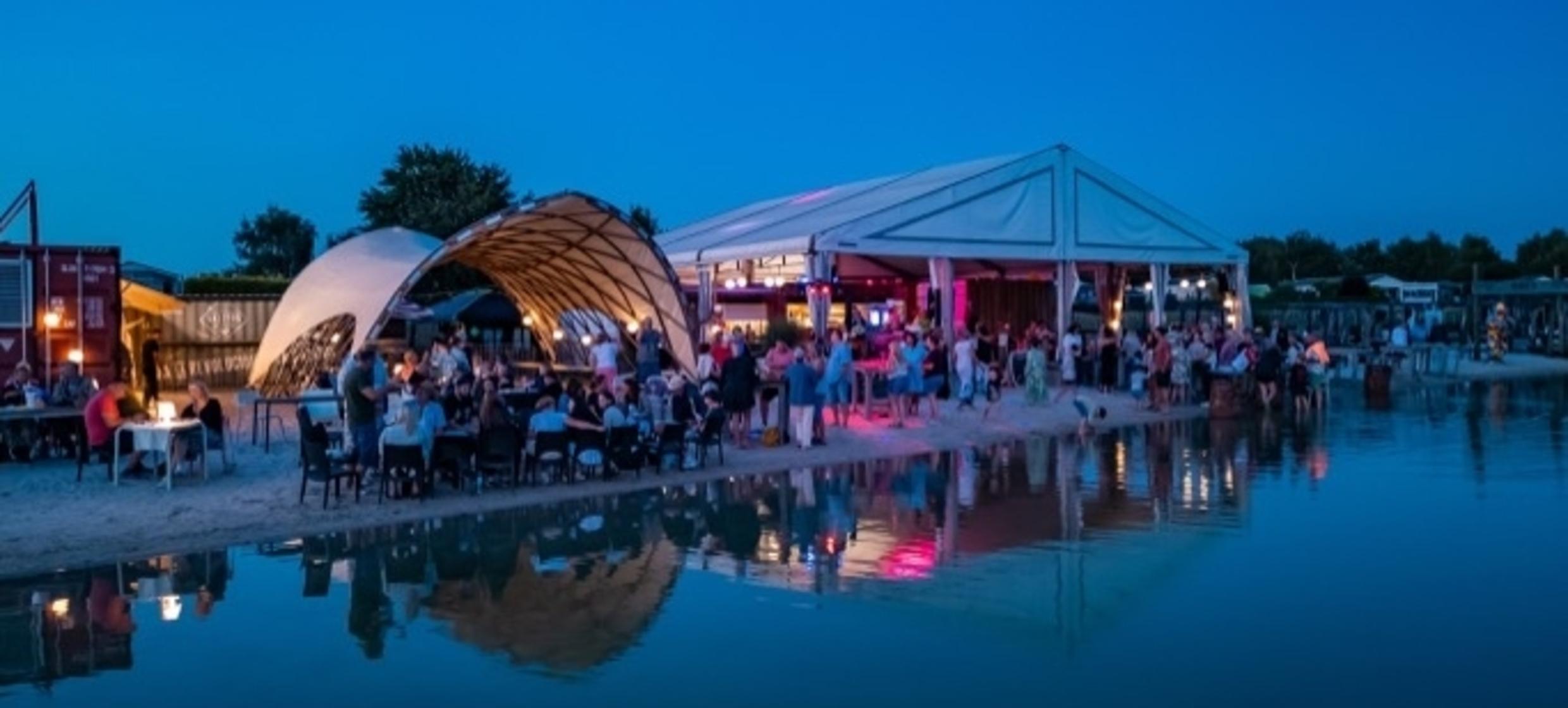 Barbeja: Feiern, Heiraten und Tagen direkt am Wasser in Blaue Lagune / Wachtendonk 1